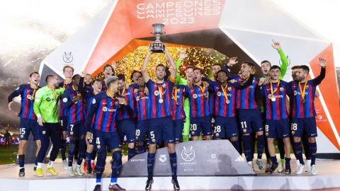 Los jugadores del Barcelona celebran el título de la Supercopa de España, en Arabia Saudita, el 15 de enero de 2023.