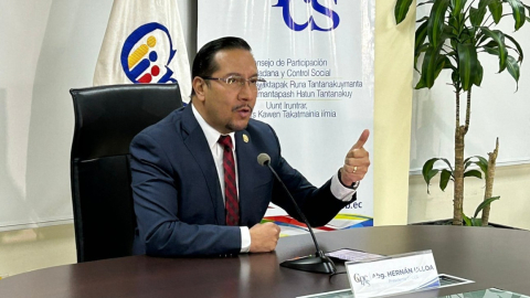 Hernán Ulloa, presidente del CPCCS, anunciando las medidas contra la Asamblea, el 16 de enero de 2023.