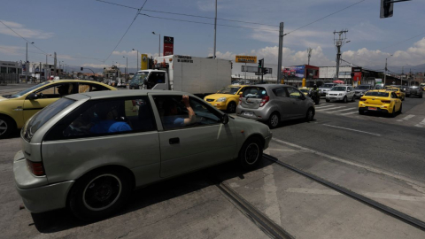 Vehículos circulan por la avenida España, en Cuenca.