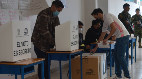 Simulacro electoral en la Unidad Educativa Manuela Garaicoa de Calderón. Cuenca, 22 de enero de 2023