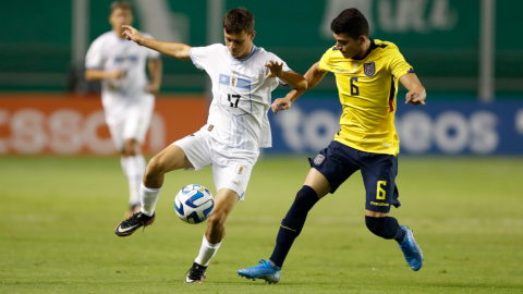 Yeltzin Erique, de Ecuador, en el partido ante Uruguay en el Sudamericano Sub 20, el 28 de enero de 2022.