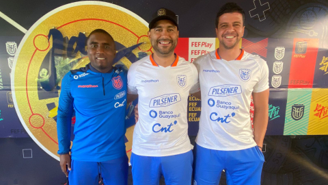 El preparador físico Javier Campo, el técnico Andrés Usme y el preparador de arqueras Diego Ricaurte en la Casa de la Selección.