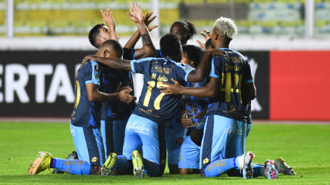 Los futbolistas de El Nacional festejan un gol por la Copa Libertadores, en La Paz (Bolivia), el 8 de febrero de 2023.