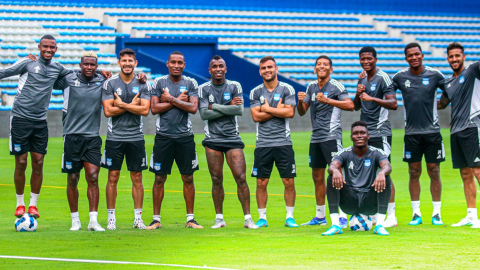 Jugadores de Emelec, durante un entrenamiento en el estadio George Capwell, el 9 de febrero de 2023.