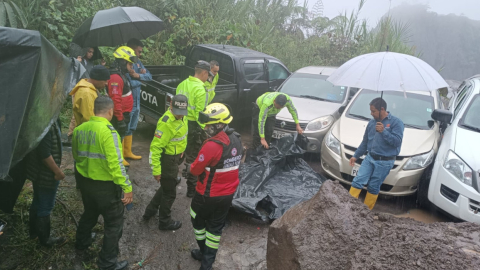 Autoridades realizan actividades de apoyo tras deslizamiento de tierra en Napo, el 12 de febrero de 2023.