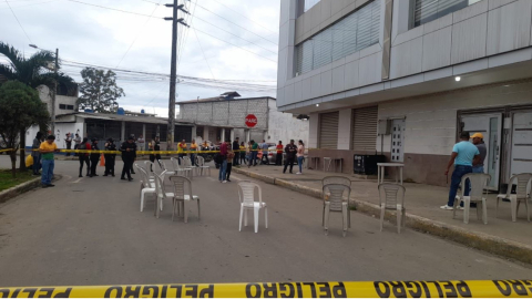 Exteriores del Municipio de Ponce Enríquez, en Azuay, donde el alcalde Baldor Bermeo, sufrió un atentado, el 13 de febrero de 2023. 