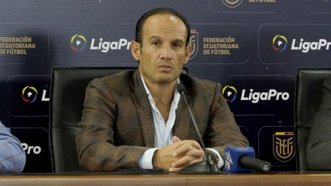 Francisco Egas, presidente de la FEF, durante una rueda de prensa en Quito, el 7 de septiembre de 2022.