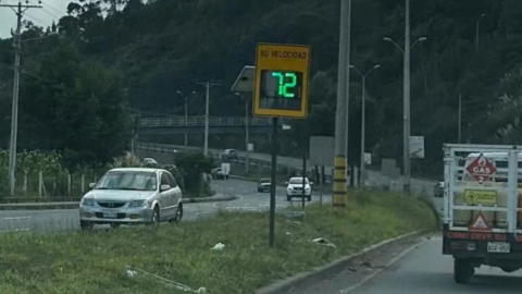 Un radar instalado en la vía Cuenca-Azogues, el 10 de febrero de 2023. 