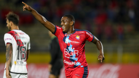 Madison Julio de El Nacional celebra luego de anotar un gol ante Nacional Potosí, en la Fase 1 de la Copa Libertadores 2023.