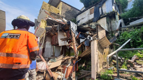 Imagen de la vivienda colapsada en el cerro Santa Ana, centro de Guayaquil, el 22 de febrero de 2023.