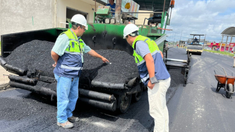 Obras en la vía Quinindé-Las Golondrinas, en Manabí en marzo 2022. Este es uno de los proyectos del plan vial 2025.