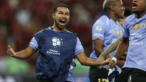 Junior Sornoza celebra en la final de la Recopa Sudamericana, el 28 de febrero de 2023.