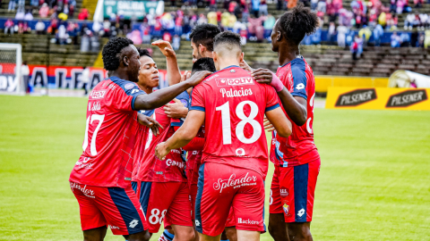 Los jugadores de El Nacional celebran uno de los goles de Ronie Carrillo, ante Técnico Universitario, el 4 de marzo de 2023. 