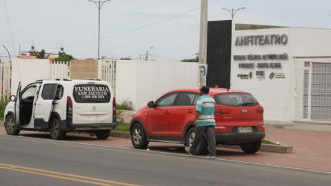 Los cuerpos de las cuatro personas acribilladas el 4 de marzo de 2023 en Santa Elena, permanecen en la morgue local. 