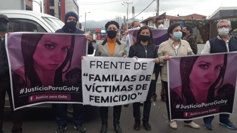 Familias de víctimas de femcidio en un plantón en la Función Judicial de Cuenca, en  agosto de 2020. 