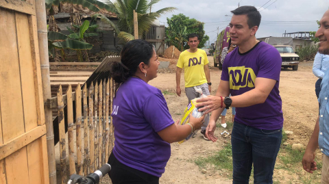 El asambleísta Daniel Noboa durante un recorrido el 1 de febrero de 2023.