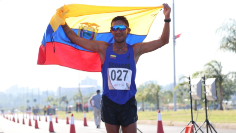 Daniel Pintado celebra en los Juegos Suramericanos de Asunción 2022.