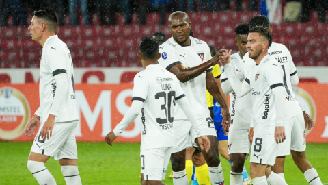 Los jugadores de Liga de Quito celebran un gol de Juan Luis Anangonó, el 7 de marzo de 2023.