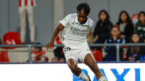 Linda Caicedo delantera colombiana del Real Madrid, durante el partido ante el Atlético de Madrid.