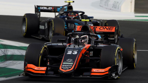 El piloto Juan Manuel Correa durante la carrera sprint del GP de Arabia Saudita de la Fórmula 2, 18 de marzo de 2023.