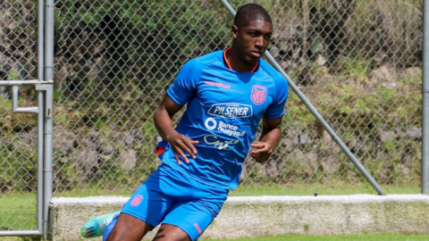 Joel Ordóñez, durante un entrenamiento con la Selección Sub 20 en Quito, el 20 de marzo de 2023. 