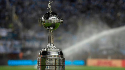 El trofeo de la Copa Libertadores.