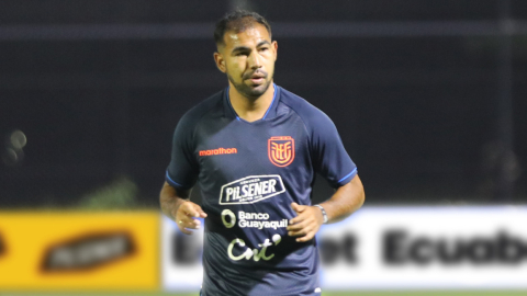 Junior Sornoza, durante un entrenamiento con la selección de Ecuador en Australia, el 22 de marzo de 2023.