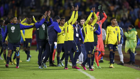 Los jugadores de Ecuador festejan la victoria ante Argentina, en el Sudamericano Sub 17, el 20 de abril de 2023. 