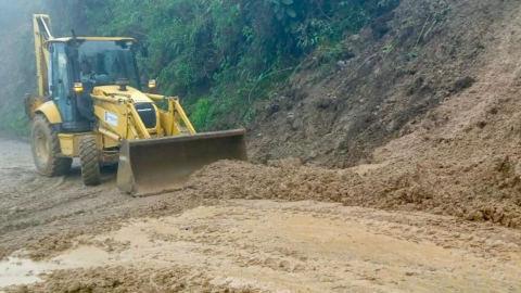 La vía Cuenca-Molleturo-El Empalme está cerrada por deslizamientos, el 24 de marzo de 2023.