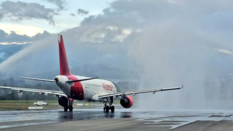 El avión Aribus A320 de Avianca en el vuelo inaugural de la ruta Quito-Medellín el 26 de marzo de 2023.