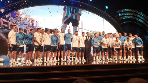 Los jugadores de la selección argentina durante el homenaje de la Conmebol por su título en el Mundial de Qatar, en Luque, el 27 de marzo de 2023.