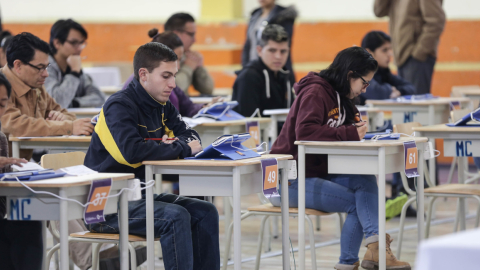 Estudiantes rinden el examen de acceso a las universidades, en 2021.