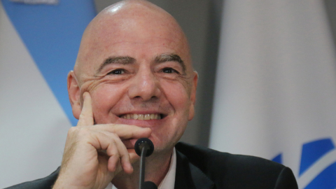 El presidente de la FIFA, Gianni Infantino, sonríe durante una rueda de prensa en Paraguay, el 30 de marzo de 2023.