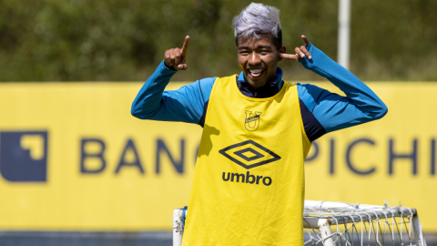 Aarón Rodríguez en un entrenamiento de la Universidad Católica, en marzo de 2023. 