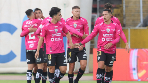 Los jugadores de Independiente del Valle celebran en el partido ante U. Católica, el 31 de marzo de 2023.