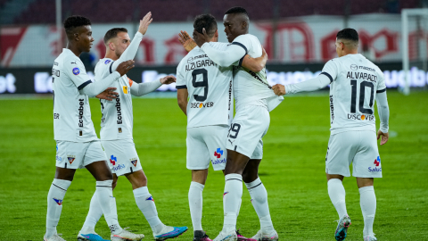 Jugadores de Liga de Quito celebran en el partido ante Gualaceo en el estadio Rodrigo Paz Delgado, el 31 de marzo de 2023.