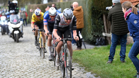 Tadej Pogacar, Mathieu van der Poel y Wout van Aert se enfrentarán en el Tour de Flandes 2023. 