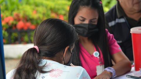 La Dirección de Salud del Municipio de Guayaquil controla caso de sífilis en mujeres embarazadas. 