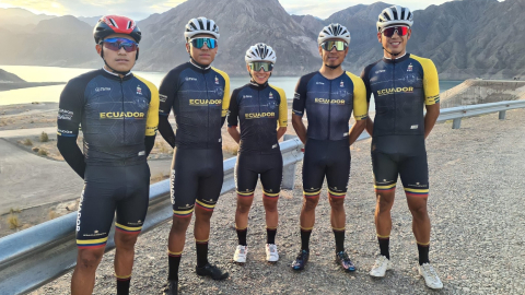 Ciclistas ecuatorianos, durante el Panamericano de Ruta 2022 en Argentina.