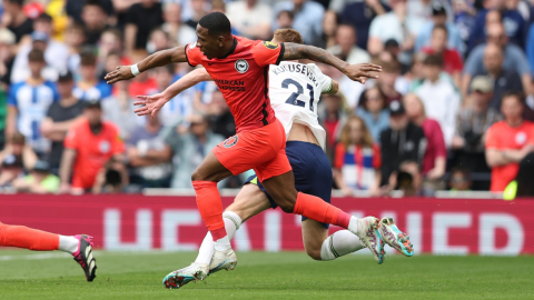 Pervis Estupiñán, durante el partido del Brighton ante el Tottenham, el 8 de abril de 2023.