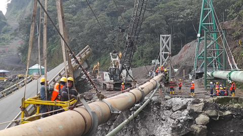 Construcción de torre de soporte para el paso aéreo del Sistema de Oleoducto Transecuatoriano SOTE y del Poliducto Shushufindi – Quito. 