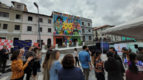 Un mural con Pikachu en el Centro Histórico de Quito, del artista español Okuda San Miguel, en mayo de 2022.