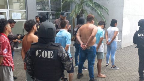 Una facción de los Chone Killers, liderada por alias 'Gordo Topo', fue detenida el 11 de marzo de 2023 por extorsión en Guayaquil.