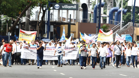 La Asociación de Comerciantes Minoristas de Guayas realizó una marcha para exigir más seguridad en sus negocios, el 12 de abril de 2023.