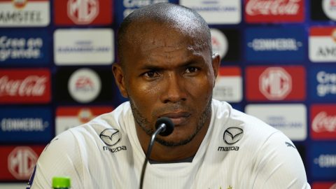 El jugador de Liga de Quito, Juan Luis Anangonó, durante una rueda de prensa, el 4 de abril de 2023.