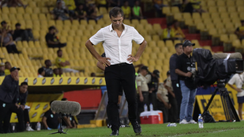 El técnico Fabián Bustos durante el partido por la Fecha 5 de la LigaPro entre Barcelona y Cumbayá FC en el Estadio Banco Pichincha, el lunes 10 de abril de 2023.