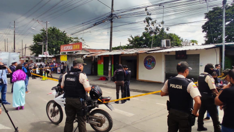 Tres guías fueron asesinados la tarde del 13 de abril de 2023, frente de la Penitenciaría del Litoral, en Guayaquil.