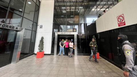 Imagen referencial del exterior de la oficina matriz del Registro Civil, en Quito, en marzo de 2023.