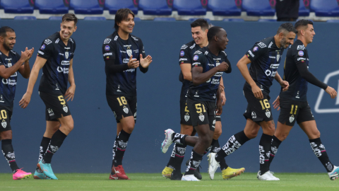 Los jugadores de Independiente del Valle festejan el gol de Yaimar Medina, para la victoria sobre Técnico Universitario, el 22 de abril de 2023. 