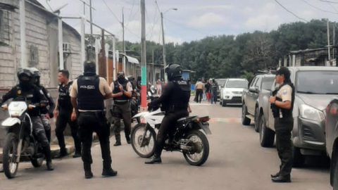 Foto referencial de un operativo policial en el Guasmo Sur de Guayaquil.